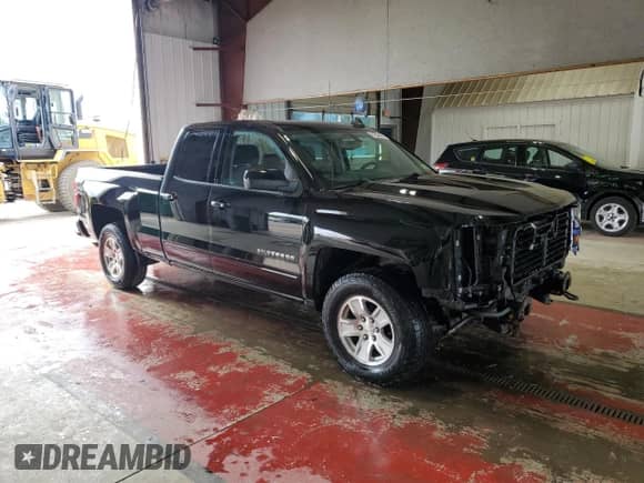2018 Chevrolet Silverado 1500 LT z VIN 2GCVKREC0J1113508, wystawiony jako Copart lot #83856845 z przebiegiem 59 329 mil mil oraz Szkoda całkowita • Salvage title. Historia ofert i sprzedaży dostępna na DreamBid. Obrazek 4.