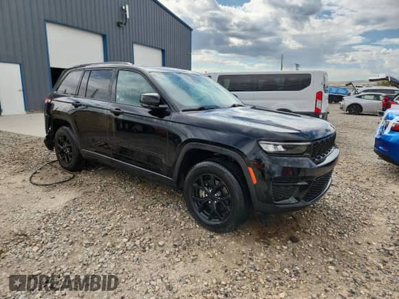 2024 Jeep Grand Cherokee Altitude with VIN 1C4RJHAG5RC109127, listed as a Copart auction lot 81615195 with 45,039 mi miles and Non repairable. Bid and sale history available at DreamBid. Image 4.