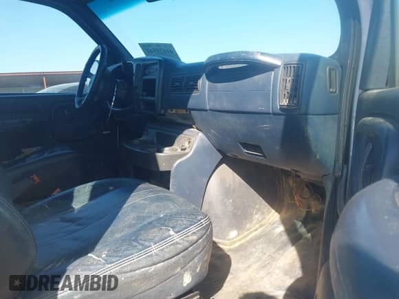 2000 Chevrolet Express Cargo with VIN 1GCFG15W2Y1133504, listed as a IAAI auction lot 41673541 with 167,849 mi miles and . Bid and sale history available at DreamBid. Image 5.