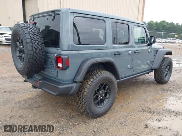 2024 Jeep Wrangler Sport S z VIN 1C4PJXDG1RW261286, wystawiony jako IAAI lot #42219560 z przebiegiem 10 893 mil mil oraz . Historia ofert i sprzedaży dostępna na DreamBid. Obrazek 4.