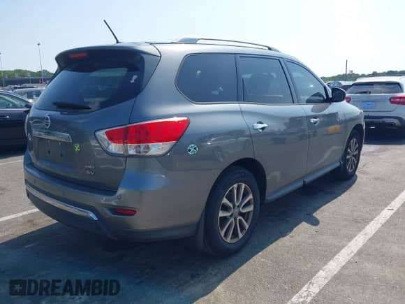 2015 Nissan Pathfinder Platinum with VIN 5N1AR2MM2FC608267, listed as a IAAI auction lot 42799535 with 193,438 mi miles and . Bid and sale history available at DreamBid. Image 4.