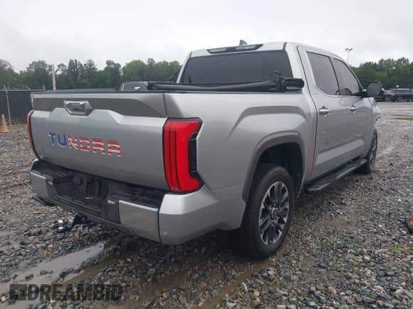 2024 Toyota Tundra Limited z VIN 5TFJA5DB2RX216804, wystawiony jako IAAI lot #42913960 z przebiegiem 13 394 mil mil oraz . Historia ofert i sprzedaży dostępna na DreamBid. Obrazek 4.