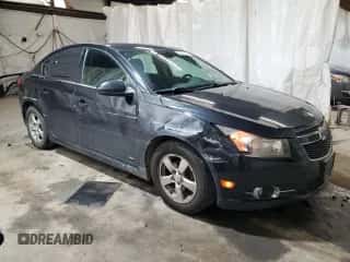 2014 Chevrolet Cruze 1LT z VIN 1G1PC5SBXE7295634, wystawiony jako Copart lot #82329965 z przebiegiem 139 795 mil mil oraz Szkoda całkowita • Salvage title. Historia ofert i sprzedaży dostępna na DreamBid. Obrazek 4.