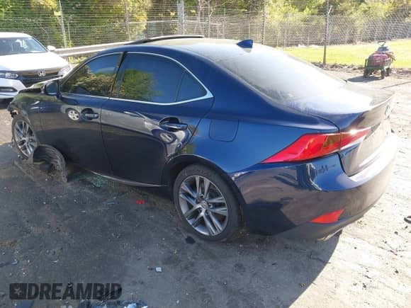 2018 Lexus IS 300 z VIN JTHC81D2XJ5031427, wystawiony jako IAAI lot #42059295 z przebiegiem 84 586 mil mil oraz . Historia ofert i sprzedaży dostępna na DreamBid. Obrazek 3.