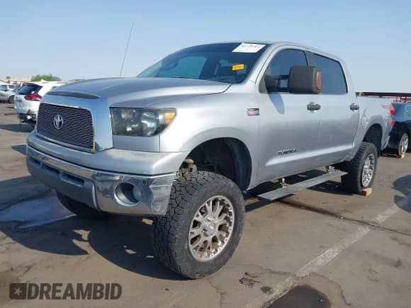 2008 Toyota Tundra с VIN 5TFDV541X8X049132, выставлен на аукционе IAAI как лот 42721204 с пробегом 138 265 миль миль и . История ставок и продаж доступна на DreamBid. Изображение 2.