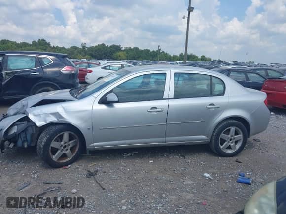 2009 Chevrolet Cobalt 1LT z VIN 1G1AT58HX97249650, wystawiony jako IAAI lot #43003387 z przebiegiem 126 380 mil mil oraz . Historia ofert i sprzedaży dostępna na DreamBid. Obrazek 13.