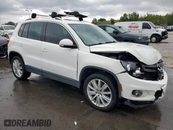 2013 Volkswagen Tiguan S z VIN WVGBV7AX0DW535519, wystawiony jako Copart lot #59439405 z przebiegiem 162 559 mil mil oraz Szkoda całkowita • Salvage title. Historia ofert i sprzedaży dostępna na DreamBid. Obrazek 4.