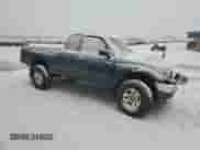 1997 Toyota Tacoma z VIN 4TAWM72N2VZ315302, wystawiony jako Copart lot #87952085 z przebiegiem 190 437 mil mil oraz Szkoda całkowita • Salvage title. Historia ofert i sprzedaży dostępna na DreamBid. Obrazek 4.