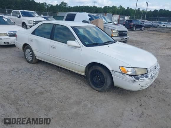 1998 Toyota Camry LE z VIN 4T1BG22K5WU381145, wystawiony jako IAAI lot #42436786 z przebiegiem 294 365 mil mil oraz . Historia ofert i sprzedaży dostępna na DreamBid. Obrazek 1.