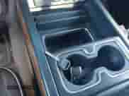 2014 Chevrolet Silverado 1500 High Country z VIN 3GCPCTEC2EG406164, wystawiony jako IAAI lot #42293653 z przebiegiem 44 351 mil mil oraz . Historia ofert i sprzedaży dostępna na DreamBid. Obrazek 11.