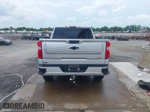 2022 Chevrolet Silverado 1500 RST z VIN 1GCUDEET8NZ571342, wystawiony jako IAAI lot #42146604 z przebiegiem 90 957 mil mil oraz . Historia ofert i sprzedaży dostępna na DreamBid. Obrazek 16.