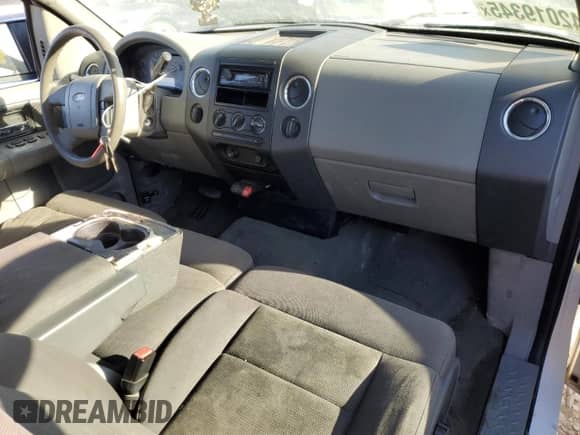 2004 Ford F-150 XL z VIN 1FTVX14534NC65856, wystawiony jako Copart lot #46337745 z przebiegiem 229 958 mil mil oraz Szkoda całkowita • Salvage title. Historia ofert i sprzedaży dostępna na DreamBid. Obrazek 8.