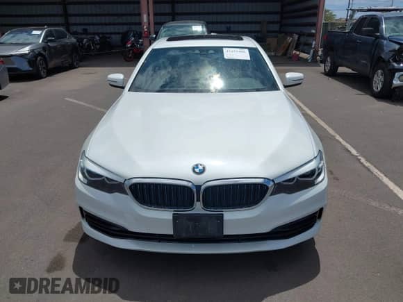 2019 BMW 5 Series 530e с VIN WBAJA9C56KB254619, выставлен на аукционе IAAI как лот 42455406 с пробегом 25 711 миль миль и . История ставок и продаж доступна на DreamBid. Изображение 12.