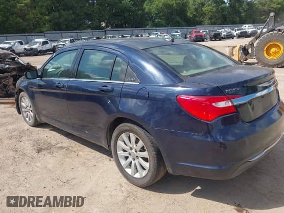 2014 Chrysler 200 Touring z VIN 1C3CCBBB6EN127610, wystawiony jako IAAI lot #43281672 z przebiegiem 102 043 mil mil oraz . Historia ofert i sprzedaży dostępna na DreamBid. Obrazek 3.