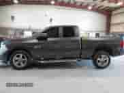 2014 Ram 1500 Express z VIN 1C6RR7FTXES469073, wystawiony jako IAAI lot #43109122 z przebiegiem 164 219 mil mil oraz . Historia ofert i sprzedaży dostępna na DreamBid. Obrazek 14.