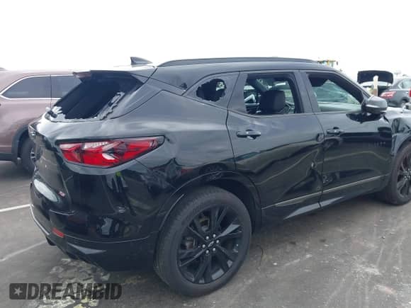 2019 Chevrolet Blazer RS z VIN 3GNKBJRS8KS573227, wystawiony jako IAAI lot #43238095 z przebiegiem 86 723 mil mil oraz . Historia ofert i sprzedaży dostępna na DreamBid. Obrazek 17.