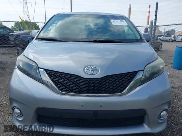 2011 Toyota Sienna SE z VIN 5TDXK3DC4BS152605, wystawiony jako IAAI lot #42197758 z przebiegiem 202 829 mil mil oraz . Historia ofert i sprzedaży dostępna na DreamBid. Obrazek 12.