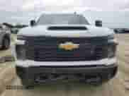 2024 Chevrolet Silverado 2500HD Work Truck с VIN 2GC4YLEYXR1168708, выставлен на аукционе Copart как лот 61971585 с пробегом 28 080 миль миль и Списание • Salvage title. История ставок и продаж доступна на DreamBid. Изображение 5.
