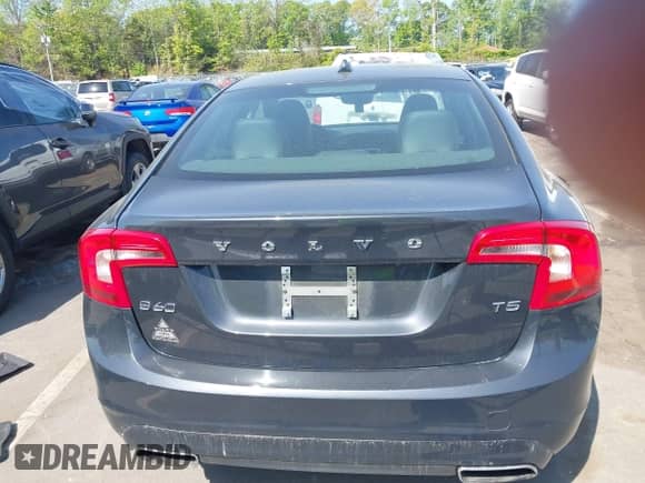 2016 Volvo S60 T5 Drive-E Premier z VIN YV126MFK4G2399690, wystawiony jako IAAI lot #42043307 z przebiegiem 100 647 mil mil oraz . Historia ofert i sprzedaży dostępna na DreamBid. Obrazek 17.