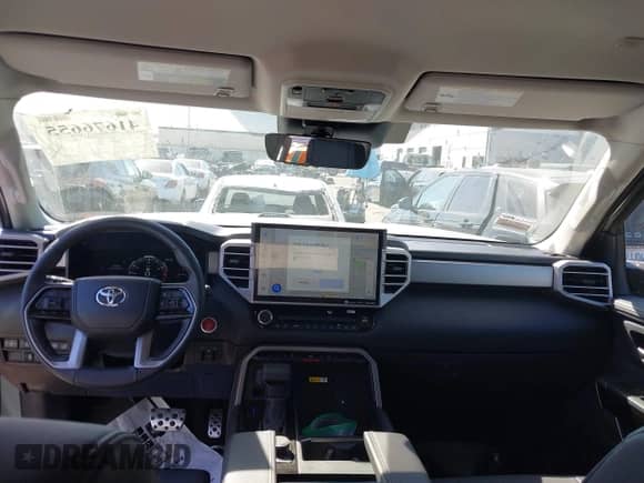 2024 Toyota Tundra Limited z VIN 5TFWA5DB9RX161273, wystawiony jako IAAI lot #41676655 z przebiegiem 10 371 mil mil oraz . Historia ofert i sprzedaży dostępna na DreamBid. Obrazek 22.