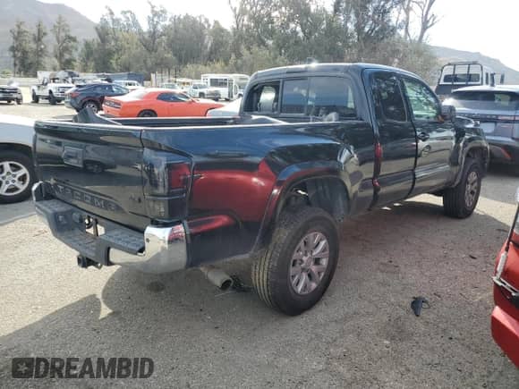 2018 Toyota Tacoma SR5 with VIN 5TFRZ5CN6JX068362, listed as a Copart auction lot 83880124 with Not provided miles and Salvage title. Bid and sale history available at DreamBid. Image 3.
