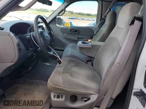 2000 Ford F-150 XL z VIN 1FTRX17L7YNB93206, wystawiony jako Copart lot #70413045 z przebiegiem 386 558 mil mil oraz Szkoda całkowita • Salvage title. Historia ofert i sprzedaży dostępna na DreamBid. Obrazek 7.