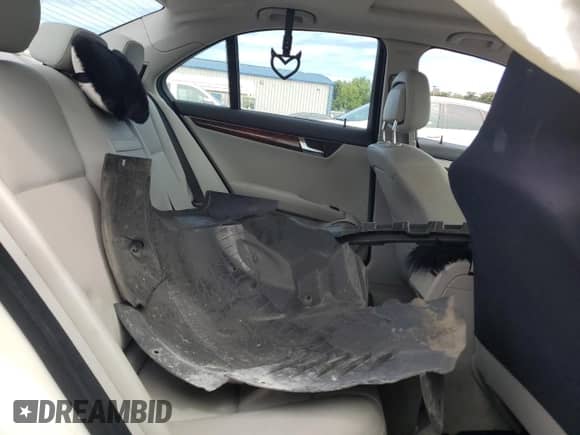 2011 Mercedes-Benz C 300 Sport с VIN WDDGF8BB2BR146575, выставлен на аукционе Copart как лот 80443765 с пробегом 134 846 миль миль и Списание • Salvage title. История ставок и продаж доступна на DreamBid. Изображение 10.