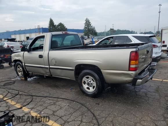 2002 GMC Sierra 1500 z VIN 1GTEC14W22Z113612, wystawiony jako Copart lot #64998175 z przebiegiem 231 039 mil mil oraz Czysty tytuł • Clean title. Historia ofert i sprzedaży dostępna na DreamBid. Obrazek 2.
