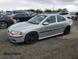 2004 Volvo S60 R с VIN YV1RH52Y842420304, выставлен на аукционе Copart как лот 48769555 с пробегом 247 073 миль миль и На запчасти • Non repairable. История ставок и продаж доступна на DreamBid. Изображение 1.