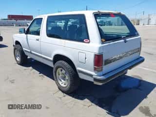 1984 Chevrolet Blazer z VIN 1G8CT18B1E8186120, wystawiony jako IAAI lot #42819790 z przebiegiem 33 107 mil mil oraz . Historia ofert i sprzedaży dostępna na DreamBid. Obrazek 3.