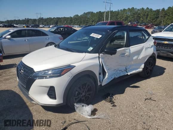 2023 Nissan Kicks SR z VIN 3N1CP5DV3PL553771, wystawiony jako Copart lot #90419205 z przebiegiem 29 843 mil mil oraz Szkoda całkowita • Salvage title. Historia ofert i sprzedaży dostępna na DreamBid. Obrazek 1.