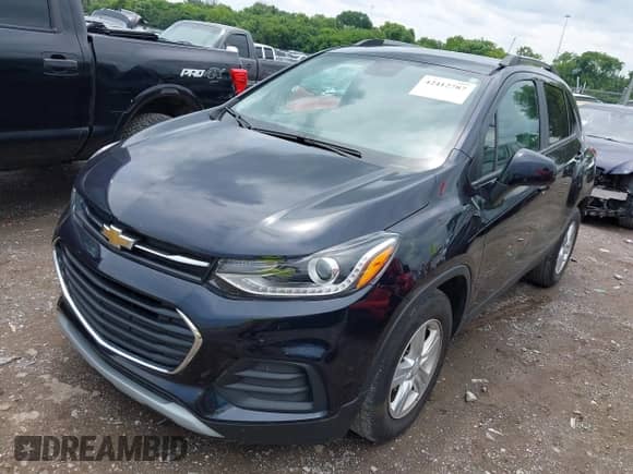 2022 Chevrolet Trax LT with VIN KL7CJLSM9NB546641, listed as a IAAI auction lot 42412787 with 33,537 mi miles and . Bid and sale history available at DreamBid. Image 2.