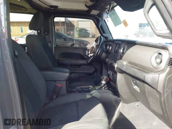 2021 Jeep Wrangler Unlimited Sahara Altitude z VIN 1C4HJXEN9MW645794, wystawiony jako IAAI lot #41807183 z przebiegiem 84 043 mil mil oraz . Historia ofert i sprzedaży dostępna na DreamBid. Obrazek 5.