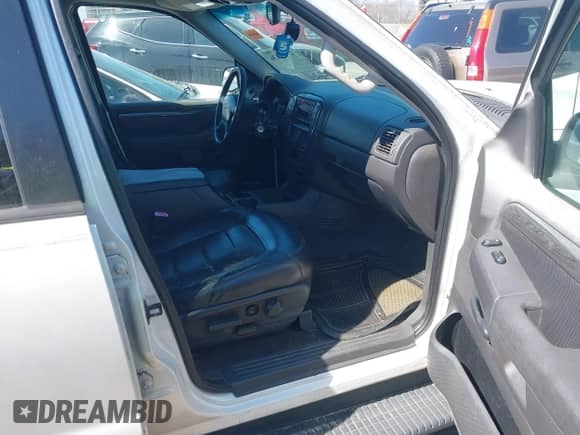 2002 Ford Explorer Limited с VIN 1FMZU75W82ZA41410, выставлен на аукционе IAAI как лот 41707136 с пробегом 245 391 миль миль и . История ставок и продаж доступна на DreamBid. Изображение 5.