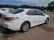 2020 Toyota Camry LE z VIN 4T1C11AK6LU360494, wystawiony jako Copart lot #81954155 z przebiegiem 136 991 mil mil oraz Szkoda całkowita • Salvage title. Historia ofert i sprzedaży dostępna na DreamBid. Obrazek 3.