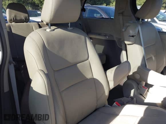 2017 Toyota Sienna XLE z VIN 5TDYZ3DC5HS802812, wystawiony jako IAAI lot #43519483 z przebiegiem Nie podano mil oraz . Historia ofert i sprzedaży dostępna na DreamBid. Obrazek 8.