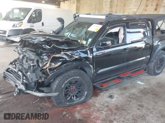 2018 Toyota Tacoma SR with VIN 5TFCZ5AN9JX125940, listed as a IAAI auction lot 41790040 with 80,454 mi miles and . Bid and sale history available at DreamBid. Image 6.