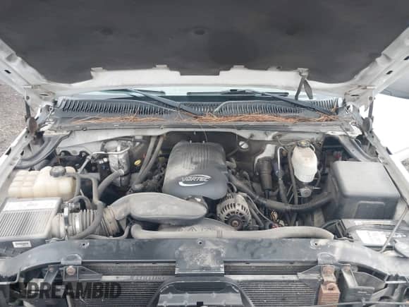 2003 Chevrolet Silverado 2500HD LT z VIN 1GCHK29U23E116984, wystawiony jako IAAI lot #43217859 z przebiegiem 265 239 mil mil oraz . Historia ofert i sprzedaży dostępna na DreamBid. Obrazek 10.