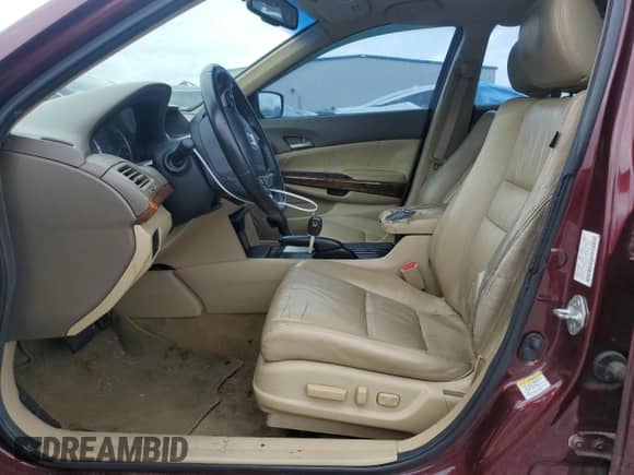 2010 Honda Accord EX-L z VIN 1HGCP2F88AA147150, wystawiony jako Copart lot #84750405 z przebiegiem 183 843 mil mil oraz Szkoda całkowita • Salvage title. Historia ofert i sprzedaży dostępna na DreamBid. Obrazek 7.