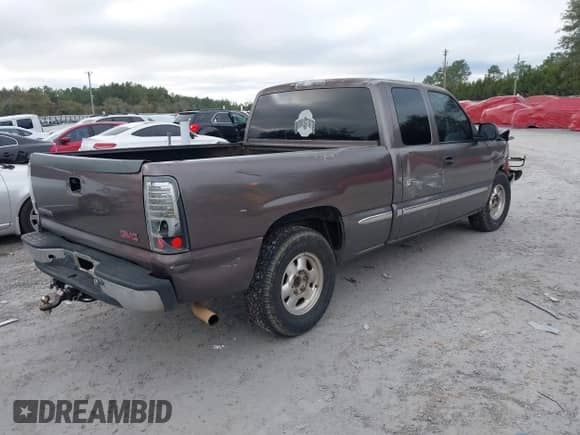 2000 GMC Sierra 1500 SLE with VIN 1GTEC19T8YZ178066, listed as a IAAI auction lot 41430666 with 152,459 mi miles and . Bid and sale history available at DreamBid. Image 4.
