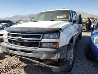 2006 Chevrolet Silverado 1500HD LT2 with VIN 1GCGK13U56F101831, listed as a Copart auction lot 73425214 with 150,652 mi miles and Salvage title. Bid and sale history available at DreamBid. Image 1.