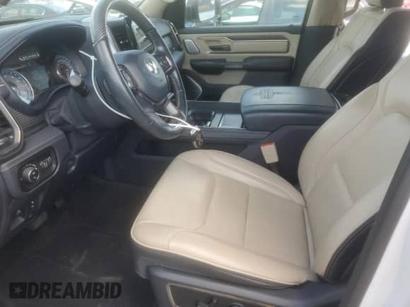 2019 Ram 1500 Limited z VIN 1C6SRFHT8KN692408, wystawiony jako Copart lot #71862275 z przebiegiem 70 139 mil mil oraz Czysty tytuł • Clean title. Historia ofert i sprzedaży dostępna na DreamBid. Obrazek 7.