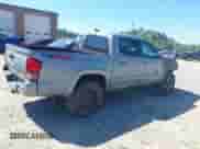 2019 Toyota Tacoma TRD Off Road z VIN 3TMCZ5AN2KM207371, wystawiony jako IAAI lot #43130878 z przebiegiem 104 178 mil mil oraz . Historia ofert i sprzedaży dostępna na DreamBid. Obrazek 4.