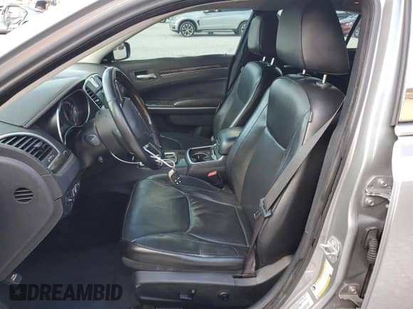 2016 Chrysler 300 C z VIN 2C3CCAEG3GH198065, wystawiony jako Copart lot #89808475 z przebiegiem 126 981 mil mil oraz Szkoda całkowita • Salvage title. Historia ofert i sprzedaży dostępna na DreamBid. Obrazek 7.