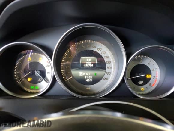 2014 Mercedes-Benz C 250 Sport z VIN WDDGF4HB1EA952989, wystawiony jako Copart lot #90618795 z przebiegiem 137 794 mil mil oraz Czysty tytuł • Clean title. Historia ofert i sprzedaży dostępna na DreamBid. Obrazek 9.