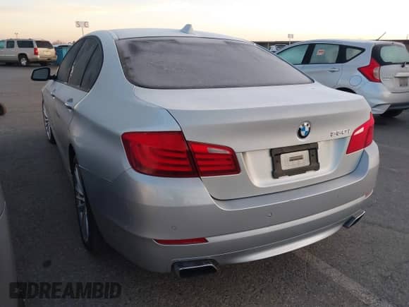 2011 BMW 5 Series 550i z VIN WBAFR9C51BC618129, wystawiony jako IAAI lot #41572833 z przebiegiem 83 136 mil mil oraz . Historia ofert i sprzedaży dostępna na DreamBid. Obrazek 3.