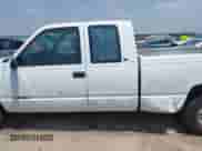 1998 Chevrolet Silverado 1500 z VIN 1GCEC19M7WE151745, wystawiony jako IAAI lot #42161857 z przebiegiem 203 640 mil mil oraz . Historia ofert i sprzedaży dostępna na DreamBid. Obrazek 6.