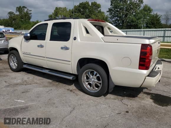 2013 Chevrolet Avalanche LTZ with VIN 3GNTKGE78DG293838, listed as a Copart auction lot 69284035 with 212,829 mi miles and Salvage title. Bid and sale history available at DreamBid. Image 2.