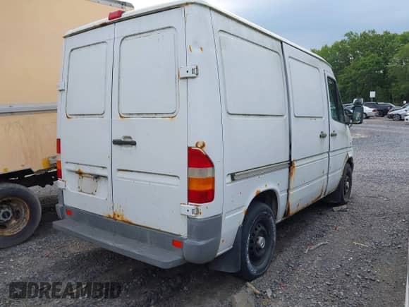 2004 Dodge Sprinter with VIN WD2PD144845707649, listed as a IAAI auction lot 42636084 with 366,010 mi miles and . Bid and sale history available at DreamBid. Image 4.