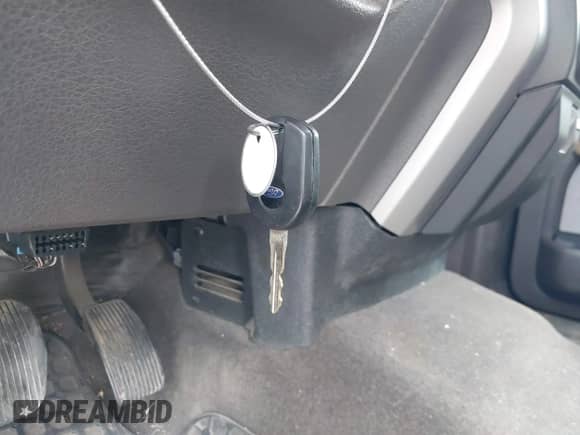 2013 Ford F-150 XL z VIN 1FTFW1CF3DKF93913, wystawiony jako IAAI lot #43389853 z przebiegiem 119 937 mil mil oraz . Historia ofert i sprzedaży dostępna na DreamBid. Obrazek 11.